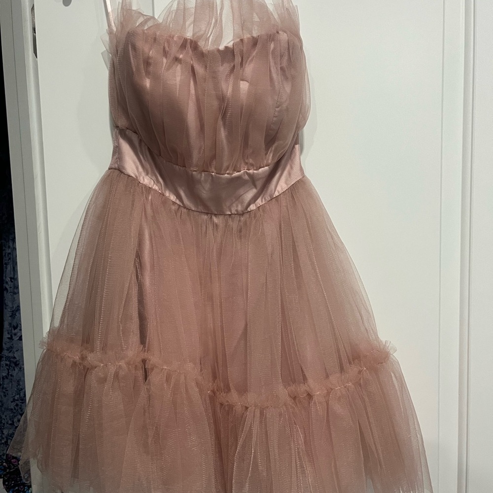 Elegant Strapless Tulle Dress in Blush Pink